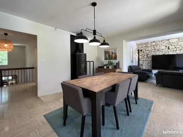 Maison familiale de 200 m² avec piscine et terrain de 4 000 m² - Cadre exceptionnel