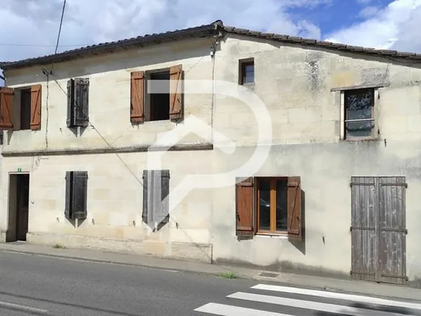 Maison de ville en pierre au coeur de Galgon