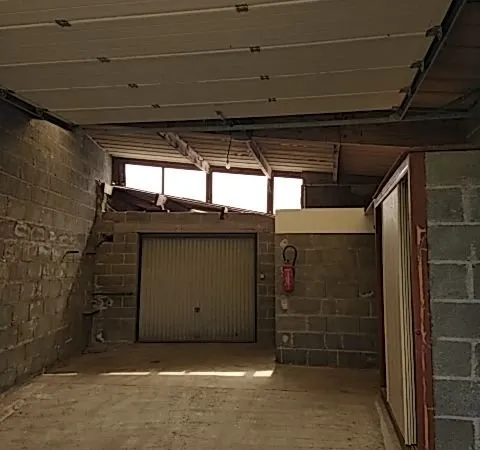 Grand Garage /Local de Stockage >30m² - Stockage ou Hivernage - 200m Centre-Ville