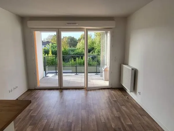 Appartement 2 pièces 37 m² avec loggia couvert - en plein campus universitaire Pessac-Talence