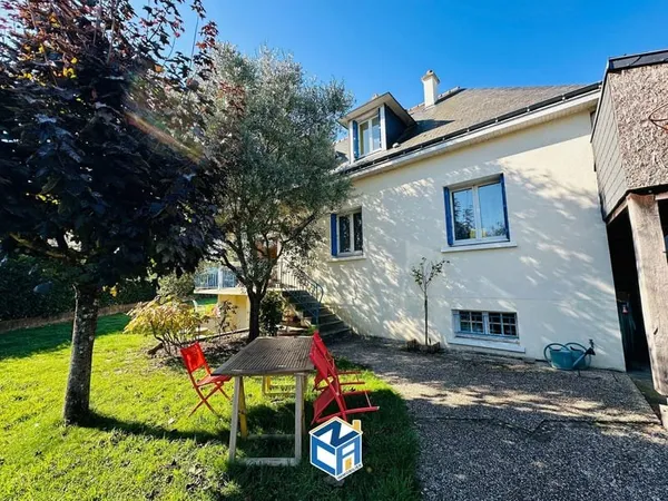 MAISON FAMILIALE - 6 CHAMBRES - SOUS-SOL - TERRAIN 684M2