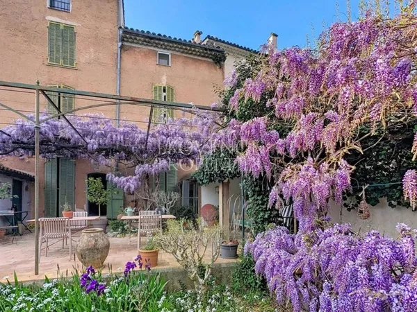 Hôtel 14 pièces 485 m²