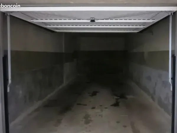 Garage / Parking box fermé - 22 m² - Port du Rhin