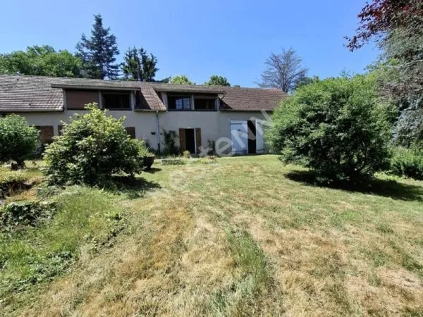Corps de ferme, Saint Didier Sur Arroux 11 pièces 220 m2, terrain 4536m2 arboré.
