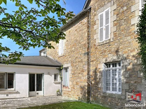 Maison 9 pièces 260 m²