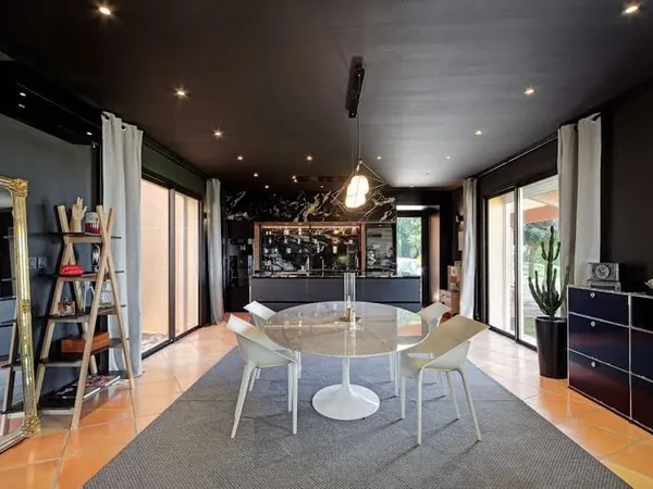 Maison 6 pièces 400 m²
