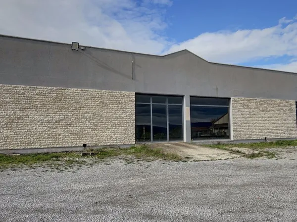 230m2 lot1 Emplacement No1-Visibilité maximale-Zone commerci