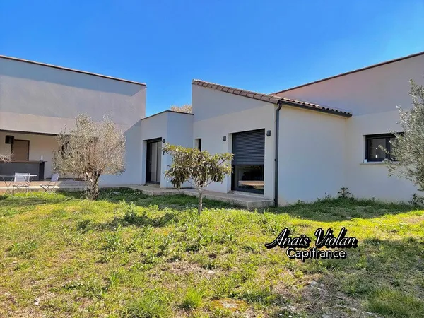 Villa d'architecte de type 4 avec vue imprenable sur le Pic Saint Loup proche de SAINT MATHIEU DE TR