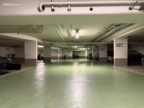 Location place de parking sécurisée - Paris 8e Europe / Villiers / Saint-Lazare
