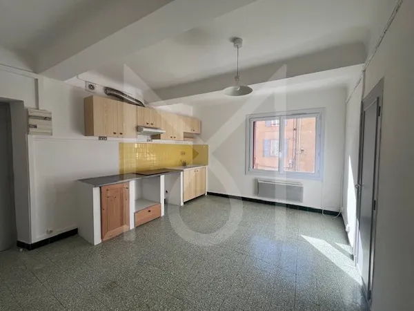 Peyrolles-en-Provence : T2 vide 39,52m2m2 traversant et lumi