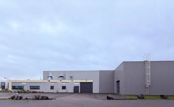 Commerce 839 m²