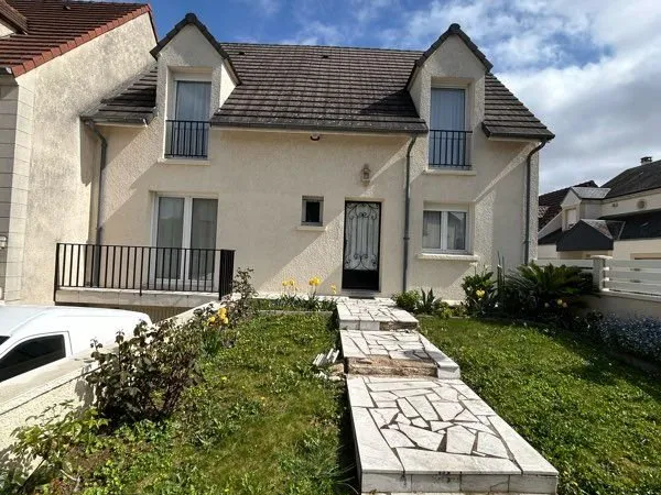 MAISON À VENDRE A 15 min DU MÉTRO 14