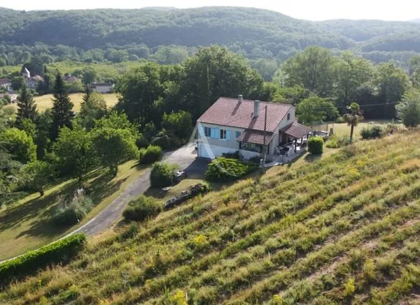 Jolie maison spacieuse, 4 chambres, au calme