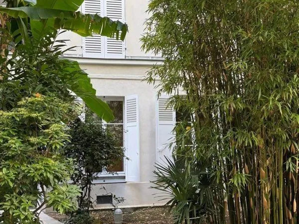 T1 bis de 21,6m2 meublé et rénové sur cour arborée