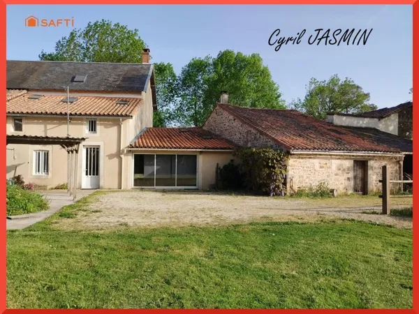 Découvrez ce gîte de caractère avec piscine hors sol et grand terrain