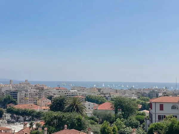 Antibes, centre-ville Dernier étage avec toit-Terrasse et