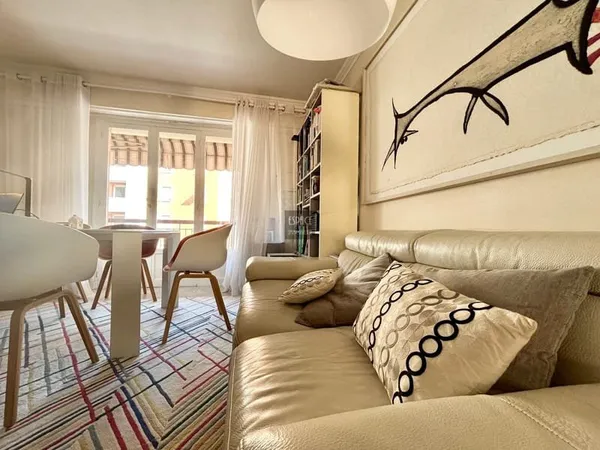 3 P Roquebrune quartier de la plage