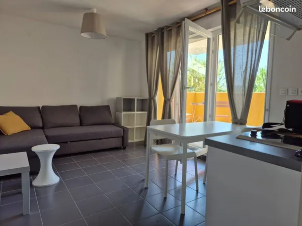 Studio meublé terrasse parking