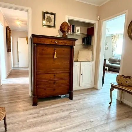 Appartement t5 - 3/4 chambres avec garage - balcon - traversant est/ouest - etage eleve