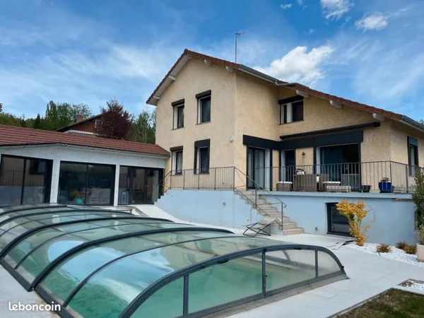 Maison rénovée avec dépendance, piscine et terrain constructible - 110 m²
