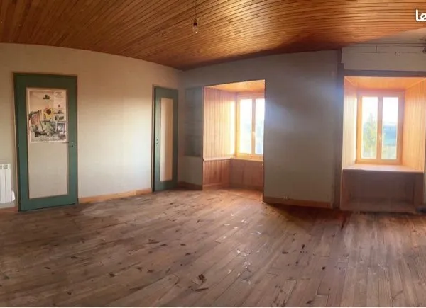 Maison de ville à rénover - 80 m² - Centre Saint‑Flour, vue et potentiel