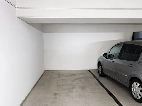 Place de parking sécurisée - 2 min Gare de Bois-Colombes - Accès par bip