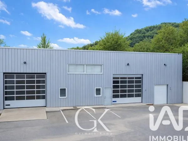Local professionnel 275 m²