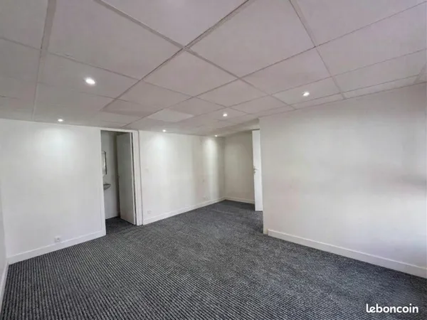 BUREAUX 25 m² FREJUS