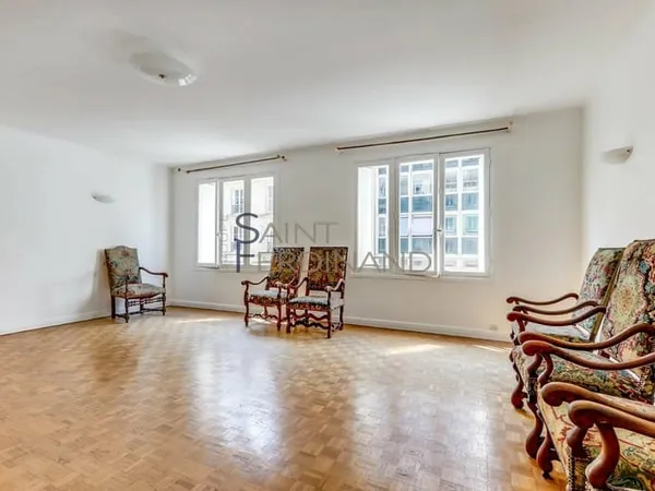 Paris 7. Université. Appartement 5 Pièces. 106m²