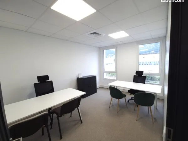 Bureau double privatif en coworking à louer