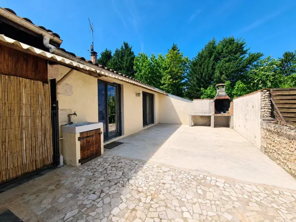 Maison de charme à Saint-Léon-sur-l'Isle - 130 m² sur deux niveaux