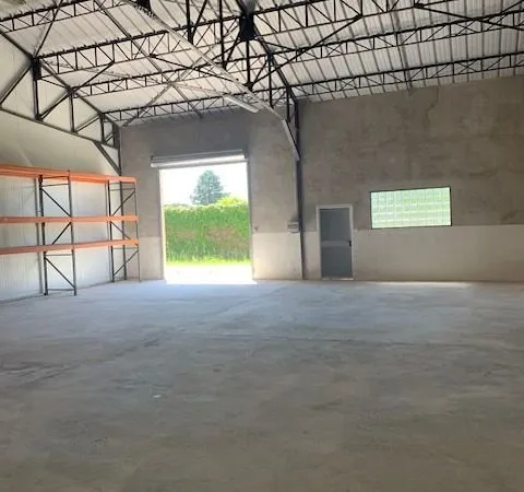 A louer entrepôt dépôt ~200 m²