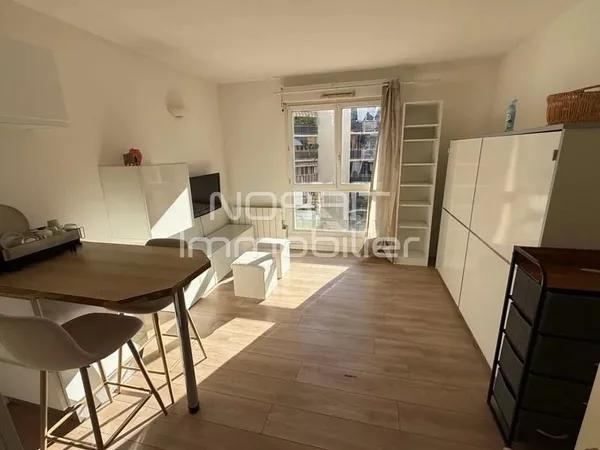 STUDIO ST JEAN D'ANGELY MEUBLE