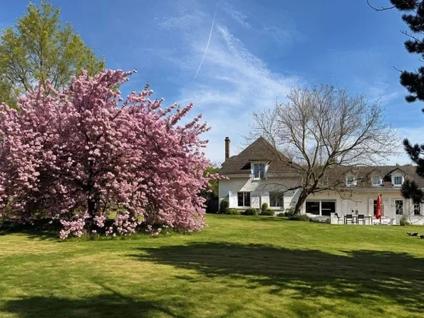 Maison 8 pièces 233 m²