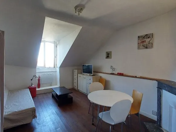 Loue T1 meublé - Pau - Proche centre-ville - 22m²