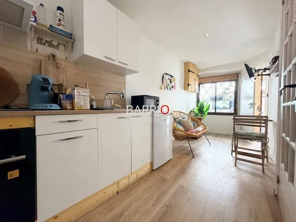 Maison rénovée avec 2 logements - activité locative en plac