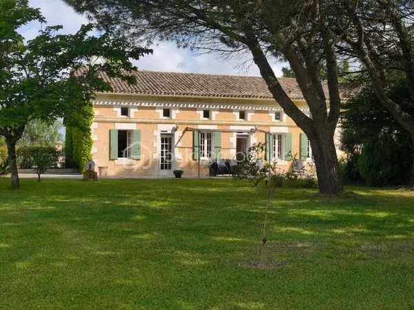 Maison 10 pièces 220 m²