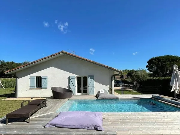 Jolie contemporaine