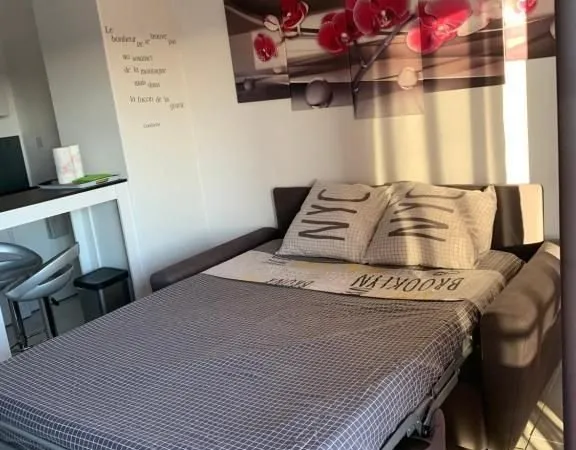 APPARTEMENT TOUT EQUIPE DISPONIBLE A L'ANNEE