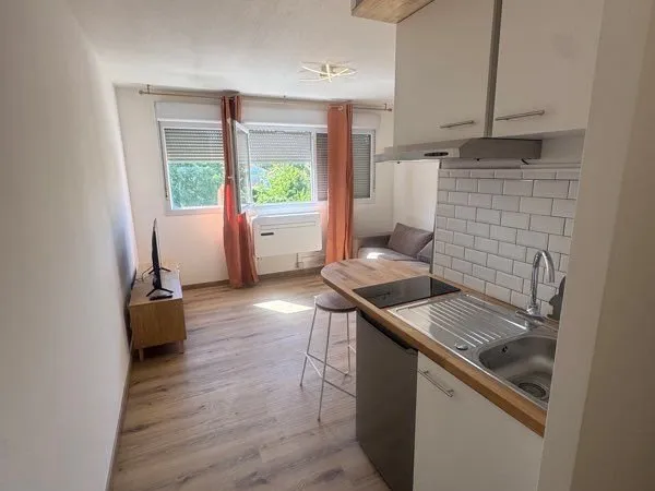 Studio refait à neuf disponible