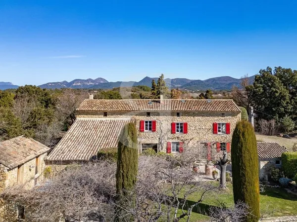 Mas en pierre avec piscine proche de Vaison-la-Romaine - Exclusi