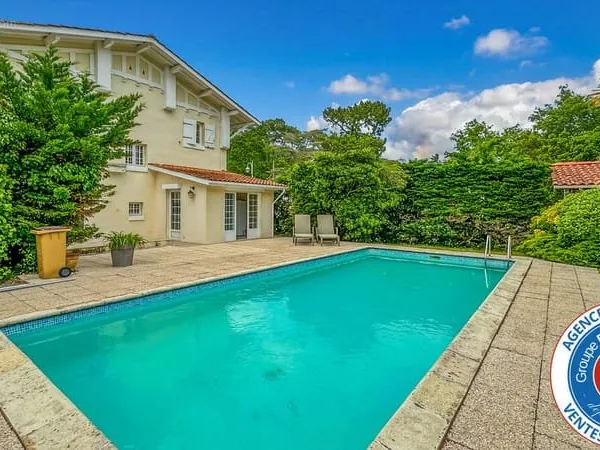 Villa 5 chambres avec garage et piscine proche plages
