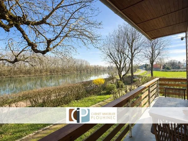 Aux portes de Mâcon Maison avec parc d'un hectare et accès