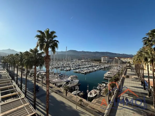 SUPERBE appartement T4 de 102m2 de plain pied avec vue Port,