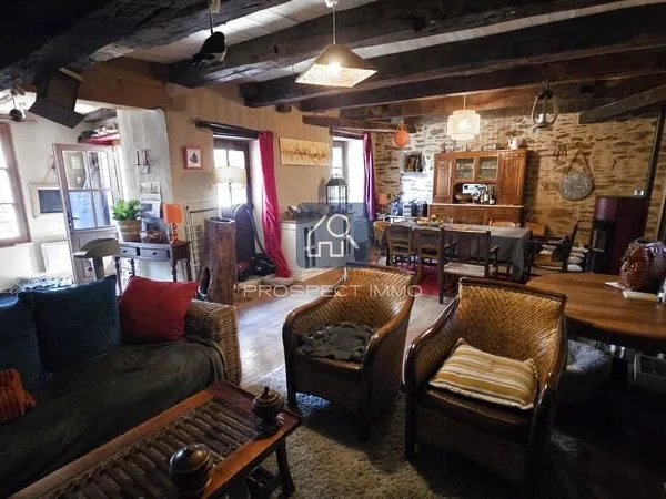 Maison rénovée 112 m2 avec balcon à Estaing