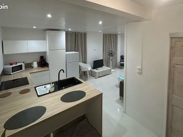 Studio meublé en rez de jardin