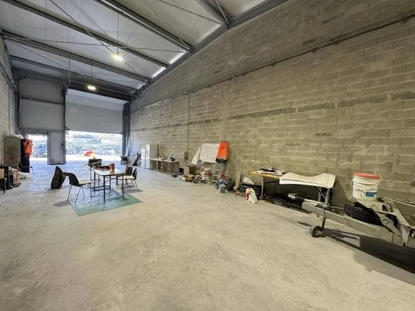 Local d'activité 776 m²