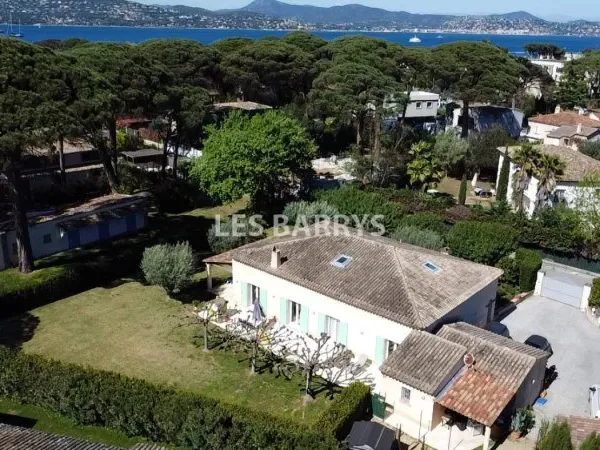 A vendre, Saint-Tropez, villa 6 chambres proche plage.