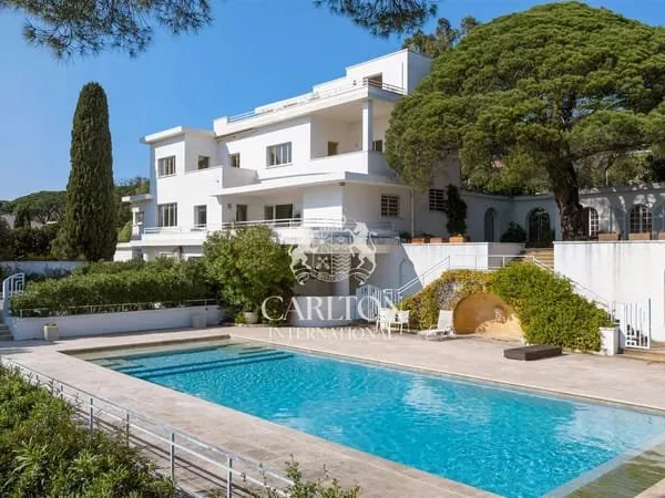 Saint - Maxime villa d'exception à rénover avec vue mer panoramique sur le golfe