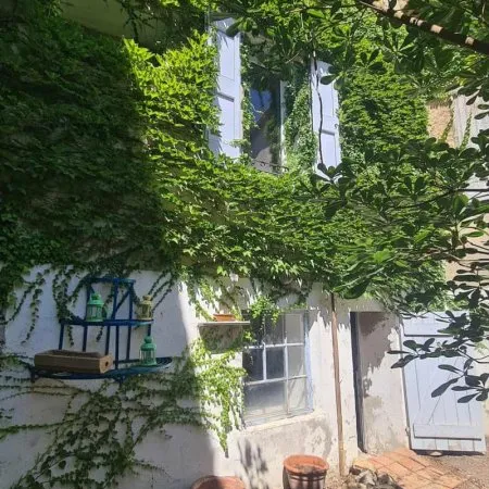 Maison avec cour et garage